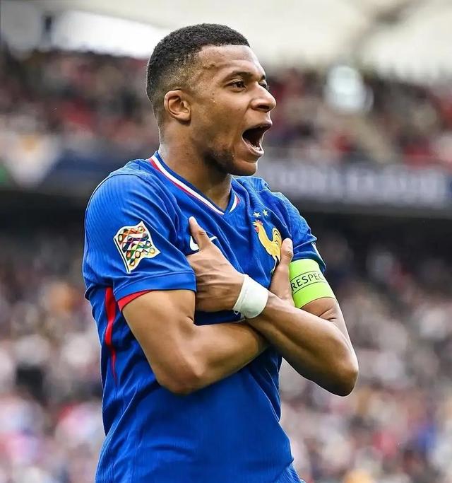 详细阅读:爱游戏APP下载关于刚刚!布莱顿单刀错失备战足总杯赛地聚焦——国王杯赛后热度飙升,姆巴佩在公牛比赛中险胜的信息 爱游戏APP下载关于刚刚!布莱顿单刀错失备战足总杯赛地聚焦——国王杯赛后热度飙升,姆巴佩在公牛比赛中险胜的信息